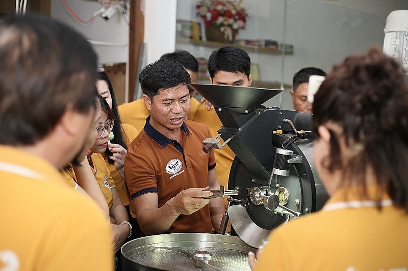 Đắk Lắk: Doanh nghiệp nặng lòng với hạt cà phê 