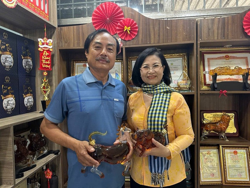 Vợ chồng chị Võ Thị Phương Trang vẫn luôn nỗ lực, phấn đấu, tự hào đóng góp cho quê hương Hậu Giang Vợ chồng chị Võ Thị Phương Trang vẫn luôn nỗ lực, phấn đấu, tự hào đóng góp cho quê hương Hậu Giang