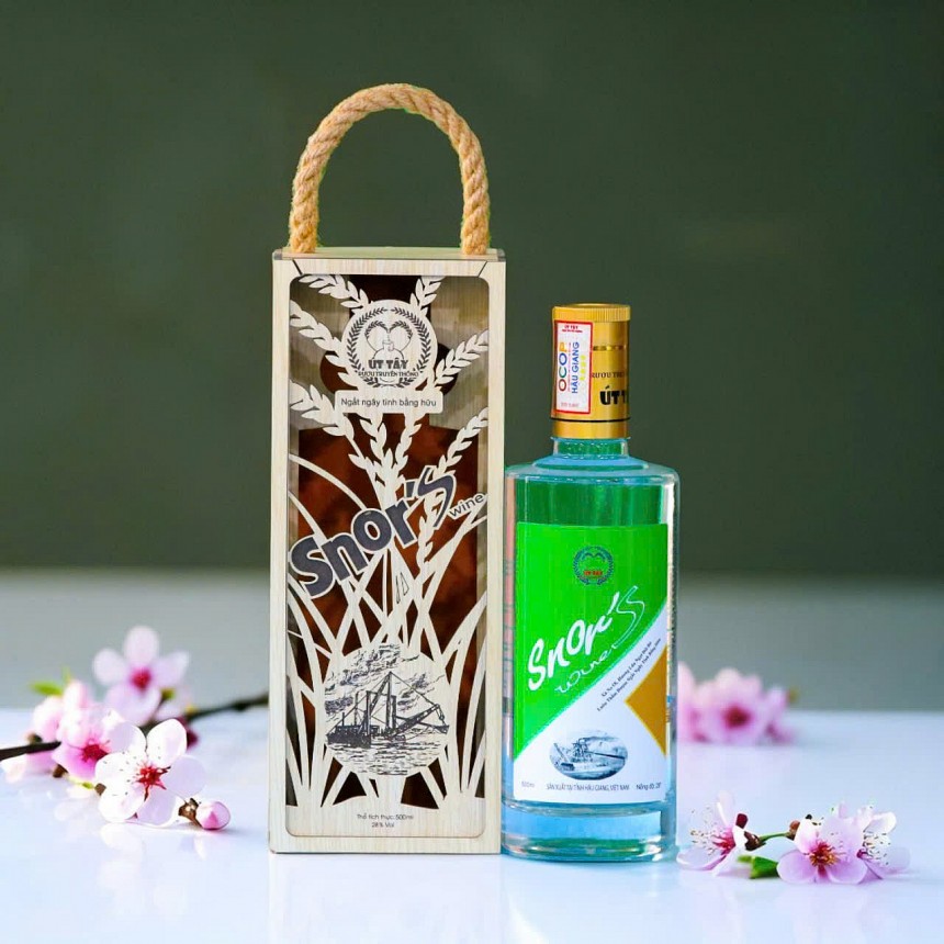 Sản phẩm rượu Snor's Wine Út Tây như lời tri ân cho vùng kênh xáng Xà No màu mỡ, trù phú Sản phẩm rượu Snor's Wine Út Tây như lời tri ân cho vùng kênh xáng Xà No màu mỡ, trù phú