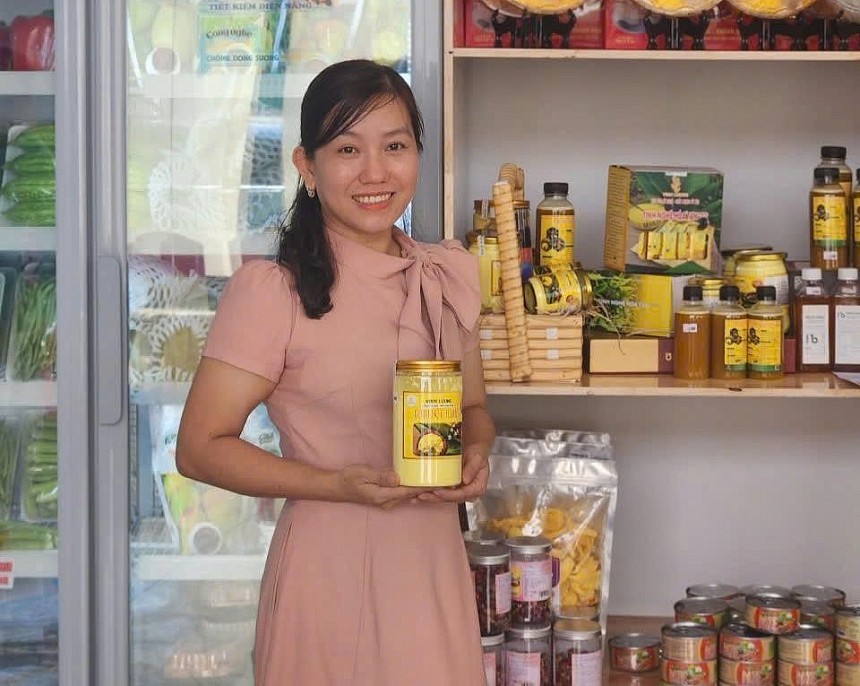 Chị Trâm cho biết, bằng việc sử dụng chủng lợi khuẩn được chọn lọc kỹ lưỡng, kết quả kiểm nghiệm cho thấy mật độ lợi khuẩn, khả năng hấp thu curcumin từ sản phẩm cao hơn nhiều so với phương pháp thông thường