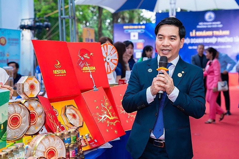 Ông Thịnh kỳ vọng, đồng hành cùng OCOP sẽ giúp doanh nghiệp tận dụng tối đa chính sách hỗ trợ, đòn bẩy truyền thông để tối ưu kênh phân phối, nâng cao năng lực cạnh tranh, mở đường xuất khẩu chính ngạch Ông Thịnh kỳ vọng, đồng hành cùng OCOP sẽ giúp doanh nghiệp tận dụng tối đa chính sách hỗ trợ, đòn bẩy truyền thông để tối ưu kênh phân phối, nâng cao năng lực cạnh tranh, mở đường xuất khẩu chính ngạch
