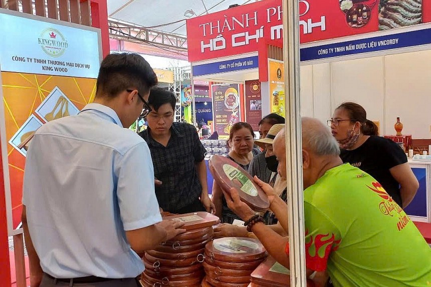 Đối với nhóm mặt hàng OCOP đặc thù như thủ công mỹ nghệ được chính quyền thành phố định hướng phát triển gắn kết bảo tồn giá trị văn hóa, làng nghề